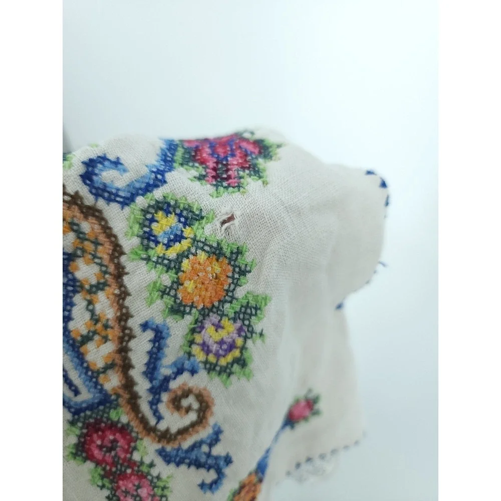 VTG Scandinavian Artistic Floral Embroider Crochet Kerchief Banner Handmade Deco